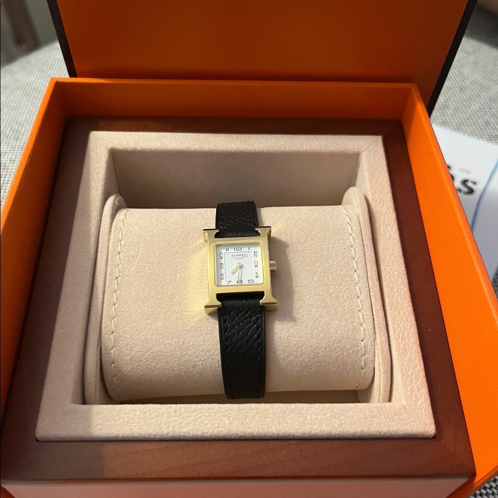 Brand New Hermes Heure H 21 x 21 watch